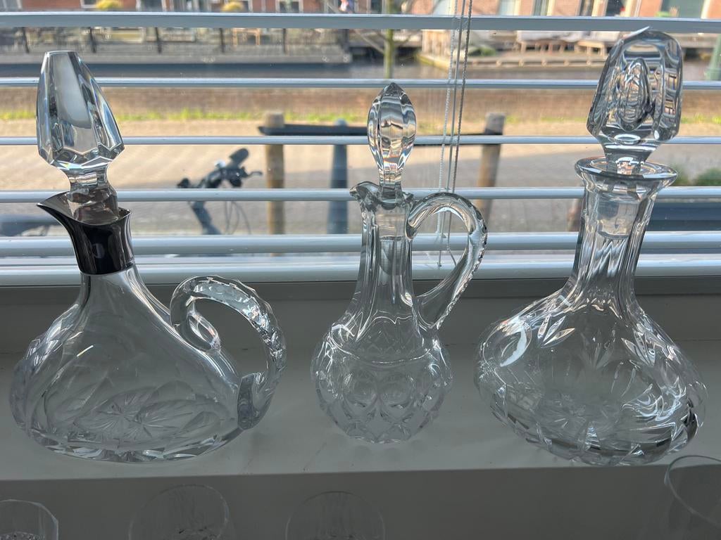 3 kristallen karaffen en 1 bel, Antiek en Kunst, Antiek | Glas en Kristal, Ophalen of Verzenden