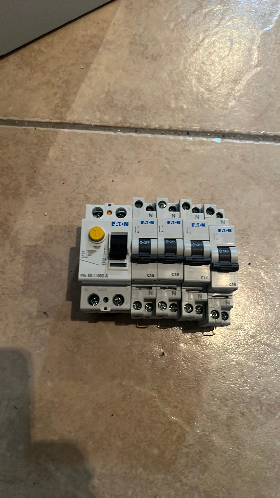 Aardlekschakelaar incl 4 installatieautomaten, Ophalen of Verzenden, Gebruikt, Schakelaar