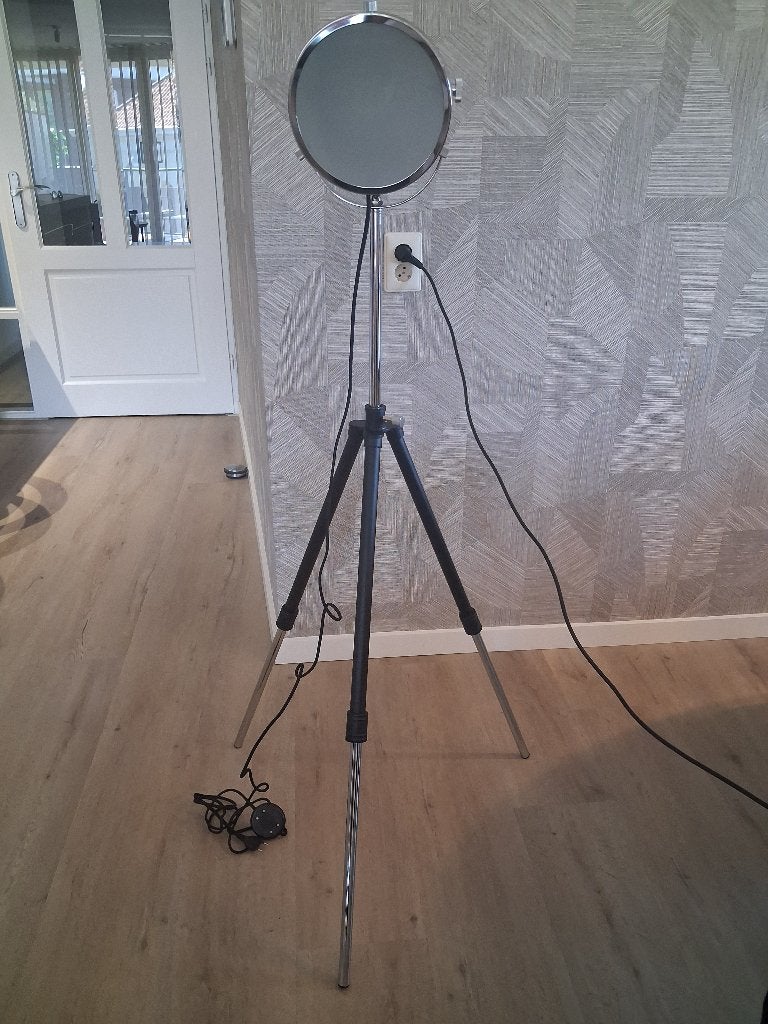 Te koop: moderne vloerlamp., Ophalen, Zo goed als nieuw, Glas, 150 tot 200 cm