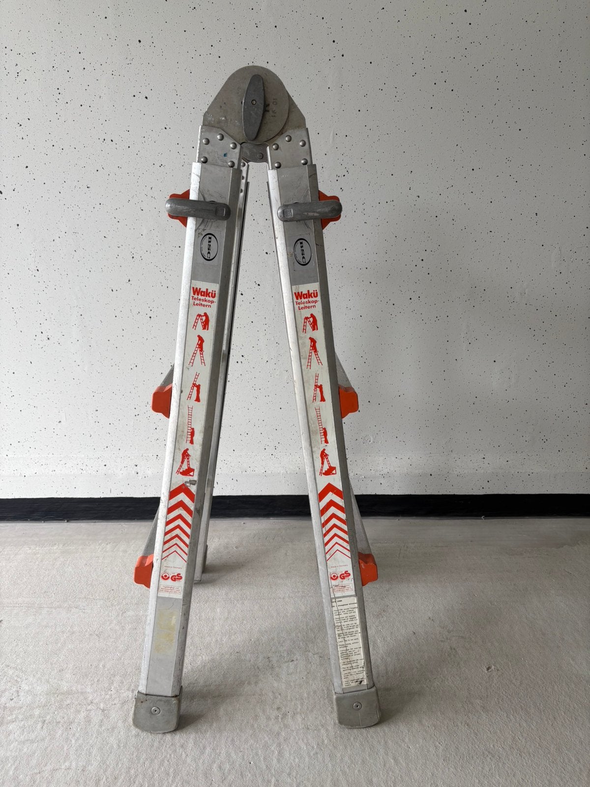 Waku Telescoopladder 3x3, Ophalen, Zo goed als nieuw, Opvouwbaar of Inschuifbaar, 2 tot 4 meter