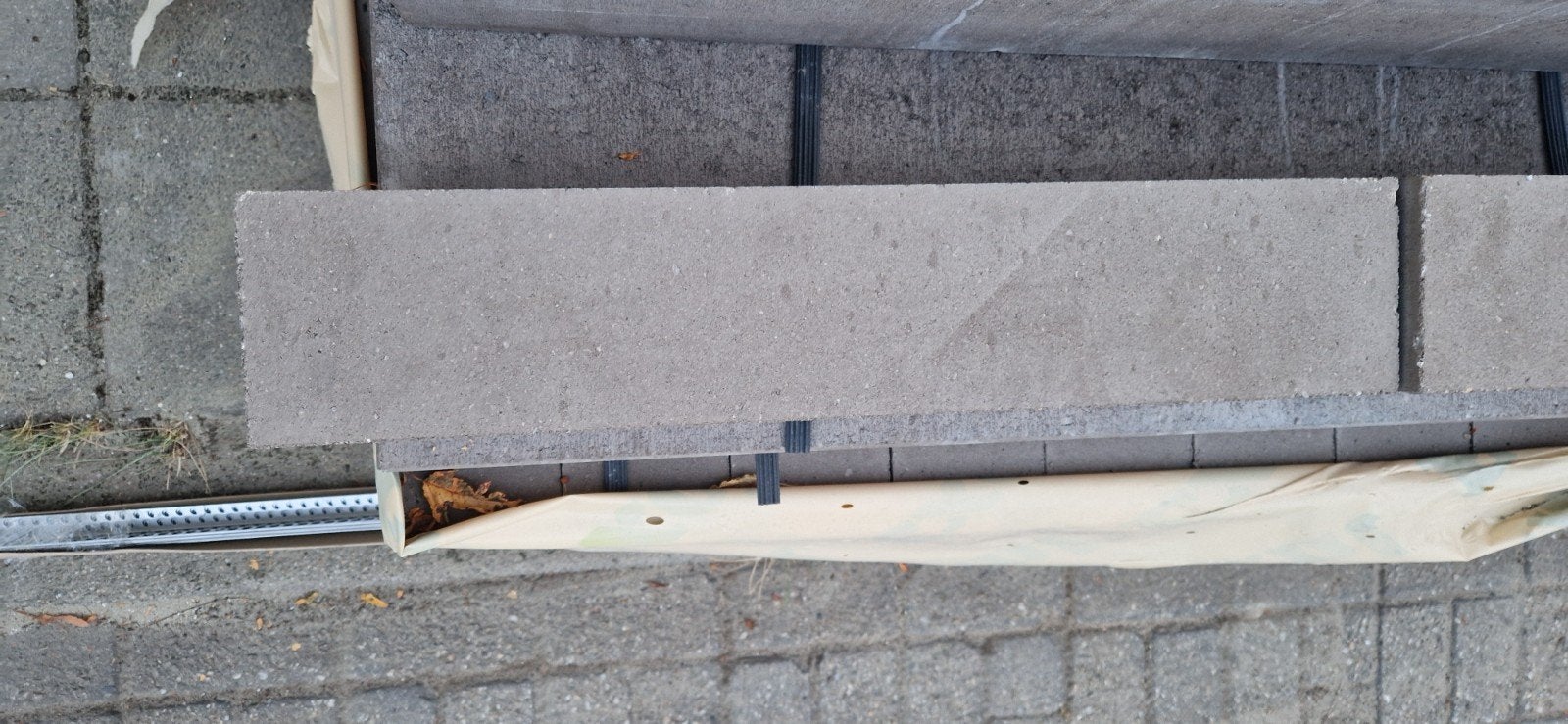 Stapelblokken taupe 12x12x60 en opsluitbanden taupe 15x5x100, Tuin en Terras, Bielzen en Borders, Ophalen, Nieuw, Minder dan 100 cm