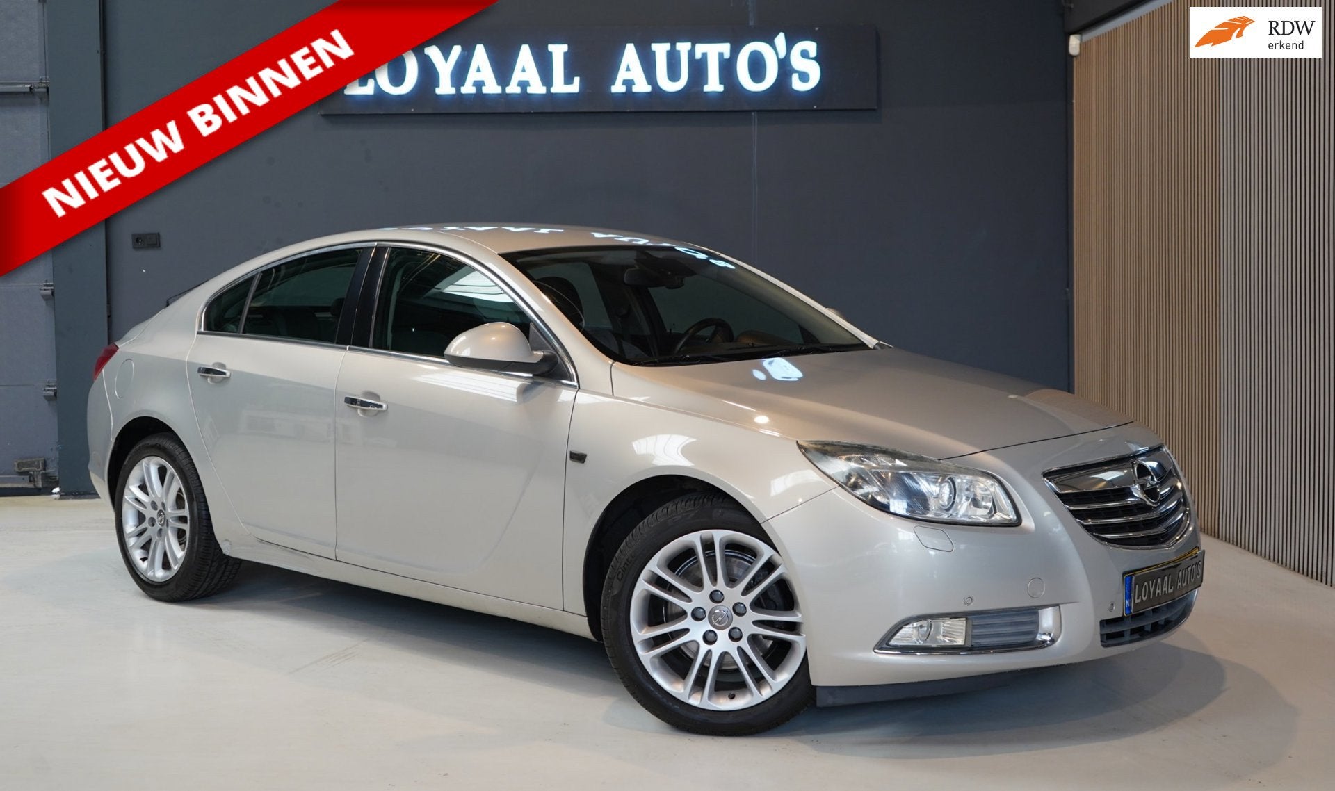 Opel Insignia 2.0 T Cosmo | AUT | CRUISE | PDC | STOELVERW., Auto's, Opel, Gebruikt, 4 cilinders, Leder en Stof, 11 km/l