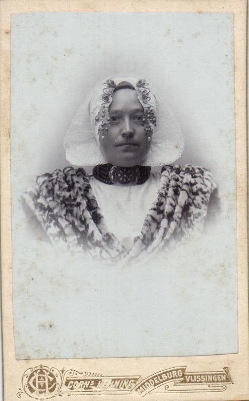 CDV- Zeer fraaie Zeeuwse dracht - C. Henning - Middelburg, Gebruikt, Verzenden, Foto, Klederdracht