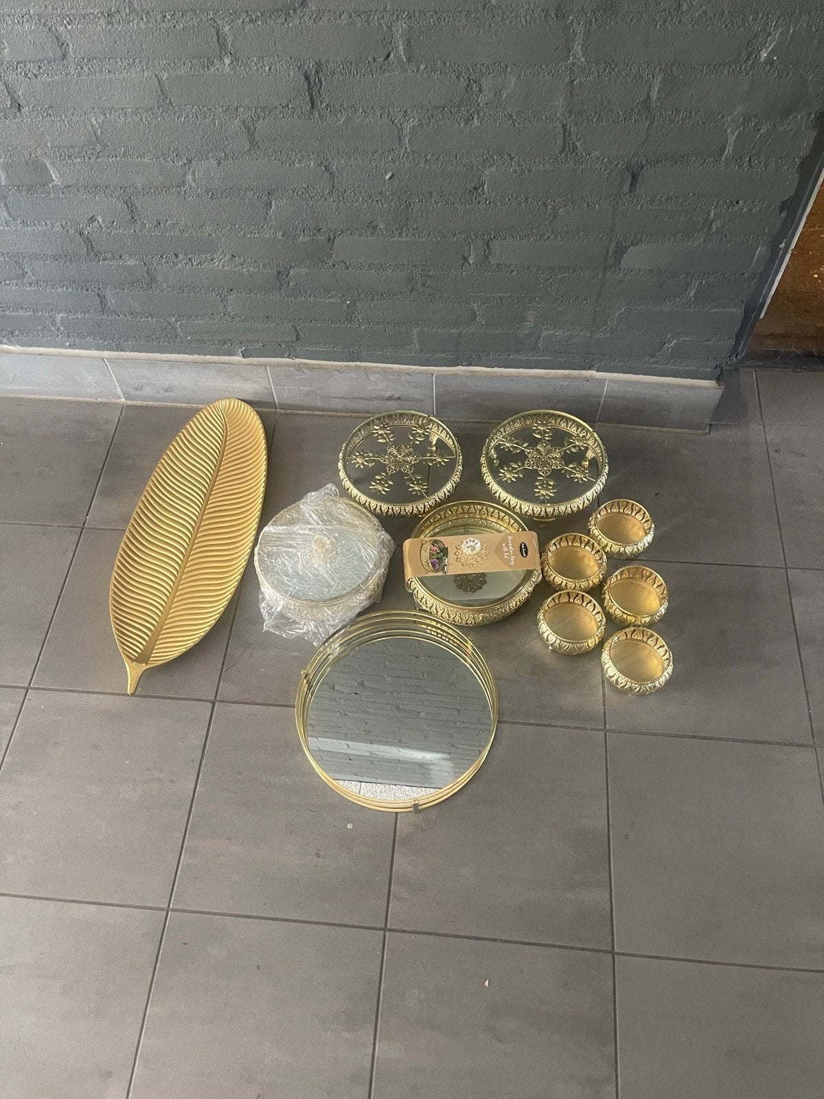 Gouden decoratie set - Dienbladen en schaaltjes, Huis en Inrichting, Ophalen of Verzenden, Zo goed als nieuw, Goud, Metaal