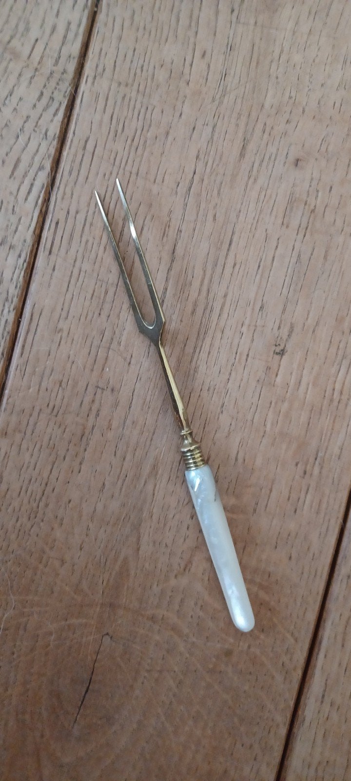 Antieke vleesvork met parelmoer handvat, Ophalen of Verzenden