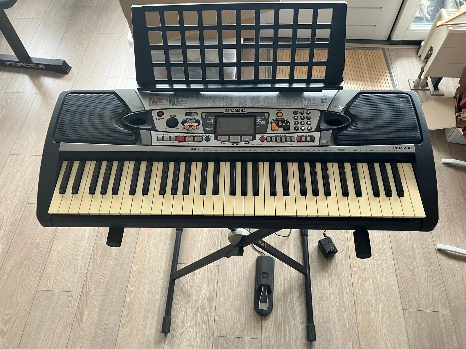 Yamaha PSR 280 keyboard piano met sustain pedaal FC4, Ophalen, Zo goed als nieuw, 61 toetsen, Yamaha