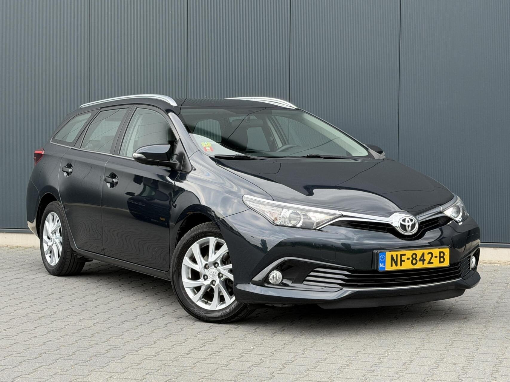 Toyota Auris 1.3 Aspiration Dealer Onderhouden - Navi - Came, Voorwielaandrijving, Dealer onderhouden, Gebruikt, 4 cilinders