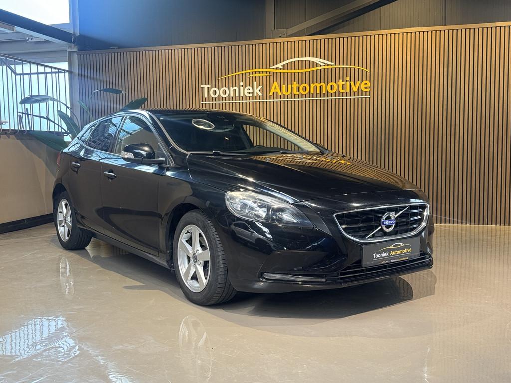 Volvo V40 2.0 D2 Nordic LmV Navigatie Airco (bj 2016), Auto's, Voorwielaandrijving, Stof, 4 cilinders, 1969 cc