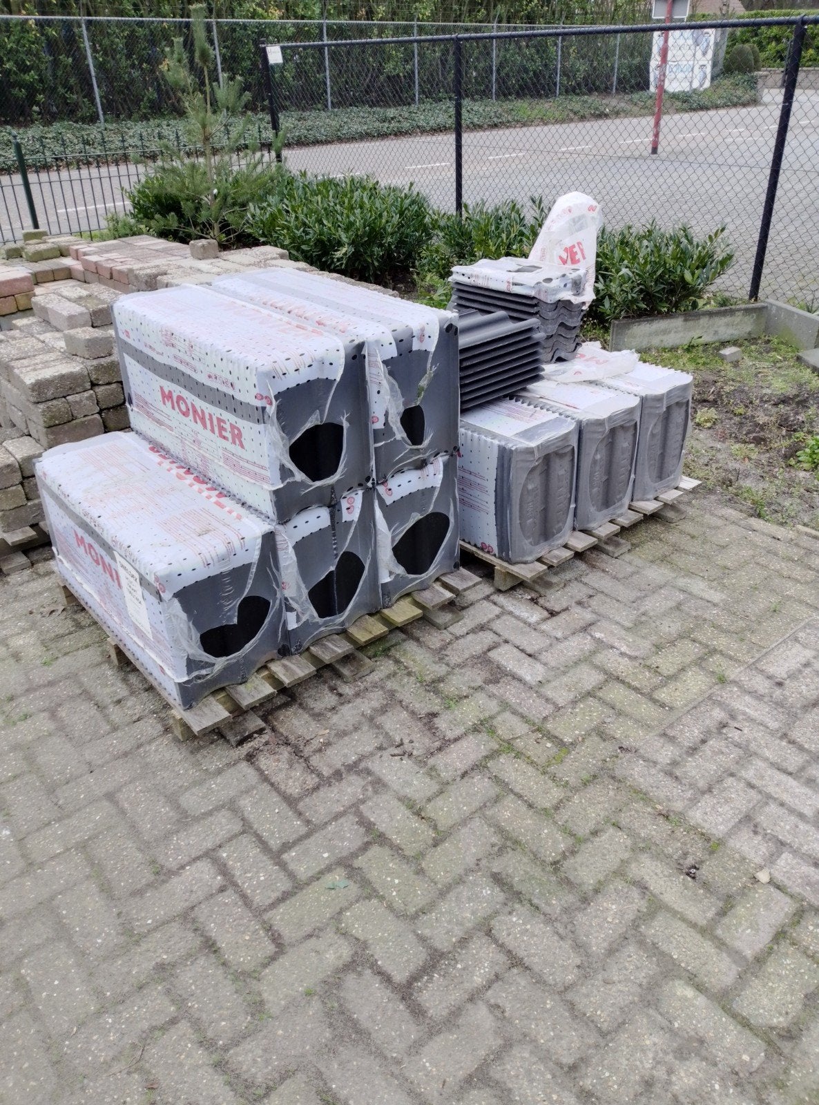 dakpannen monier sneldek zwart, Ophalen, Nieuw