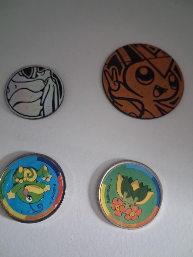 4 Pokémon Munten - Politoed, Bellossom & Meer, Ophalen, Gebruikt, Overige typen