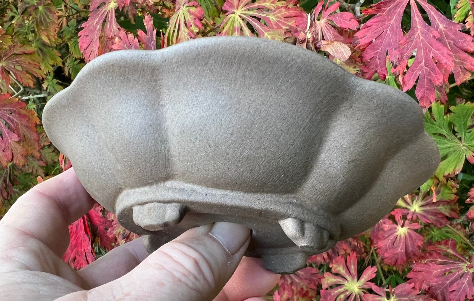 Bonsai schaal Lotus bruin ongeglazuurd aardewerk 15,5x13x4,3, Tuin en Terras, Ophalen of Verzenden, Zo goed als nieuw, Overige vormen