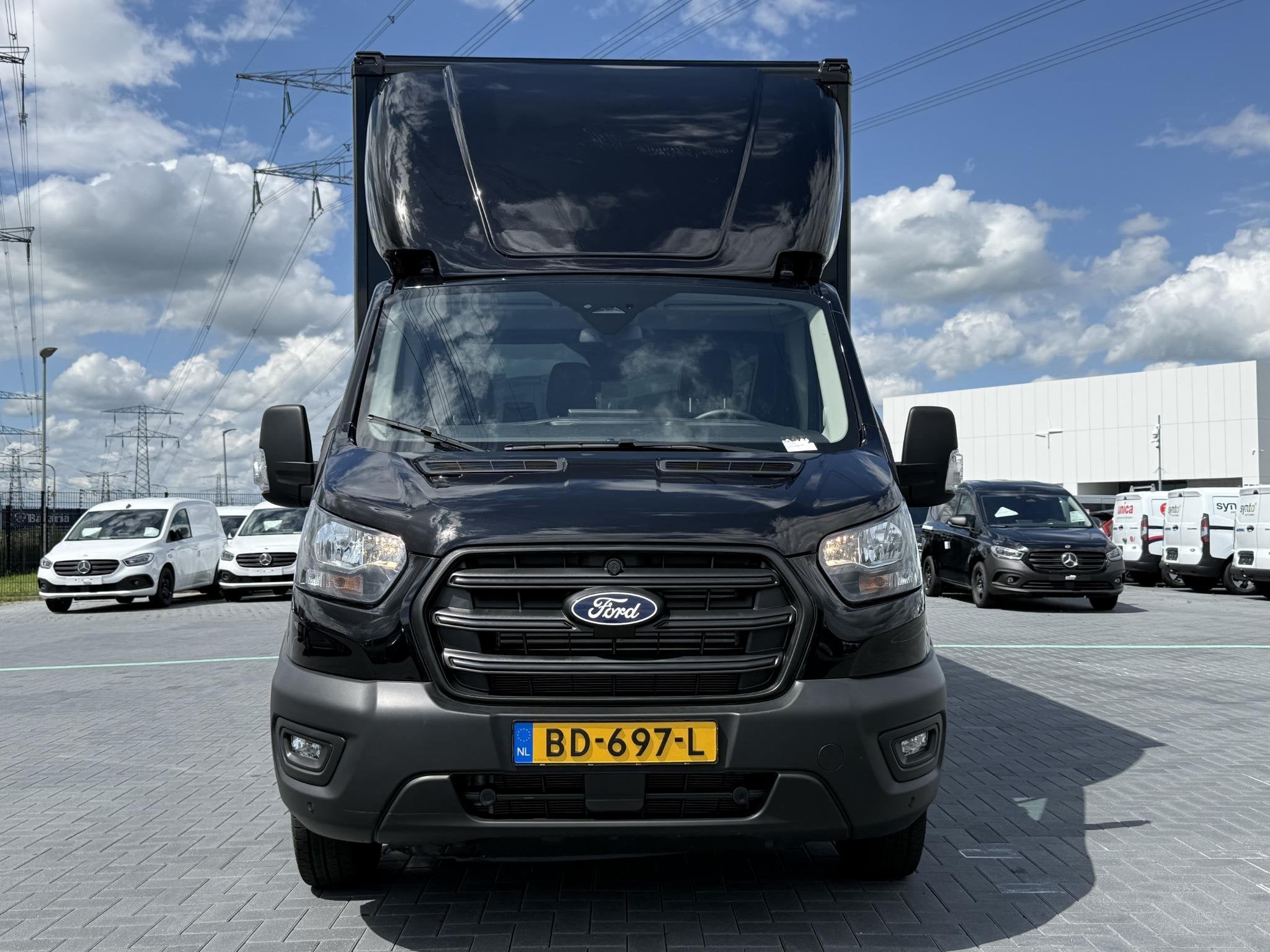 Foto 2 van Ford Transit 500 2.0 TDCI l L4 | RWD | BAKWAGEN MET LAADKLEP