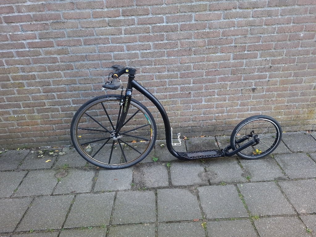 Te koop een in goede staat verkerende Kickbike G4 zwart, Ophalen, Gebruikt, Kickbike