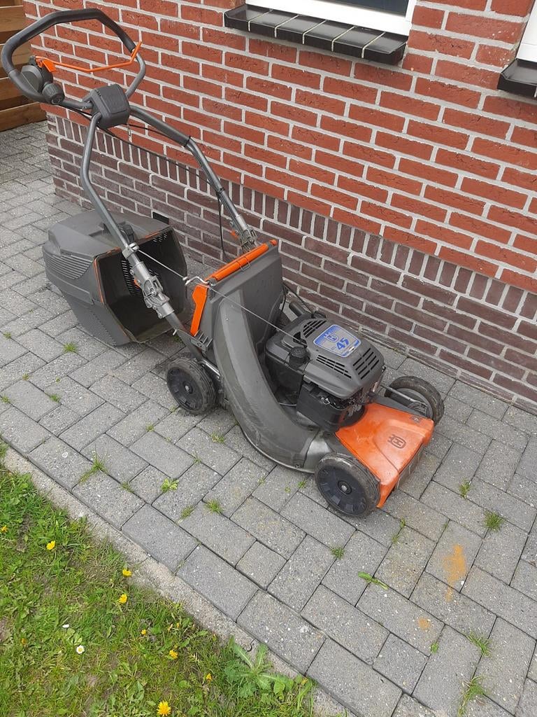 Husqvarna grasmaaier- met aandrijving., Cirkelmaaier, Gebruikt, Ophalen of Verzenden, Opvangbak