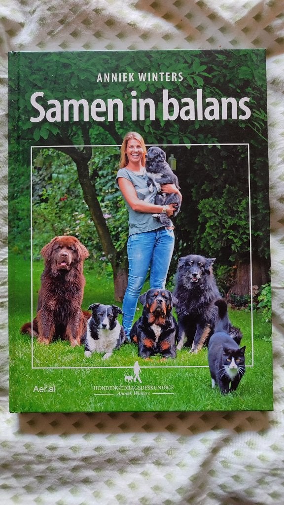 Samen in balans van Anniek Winters, Ophalen of Verzenden, Zo goed als nieuw, Honden