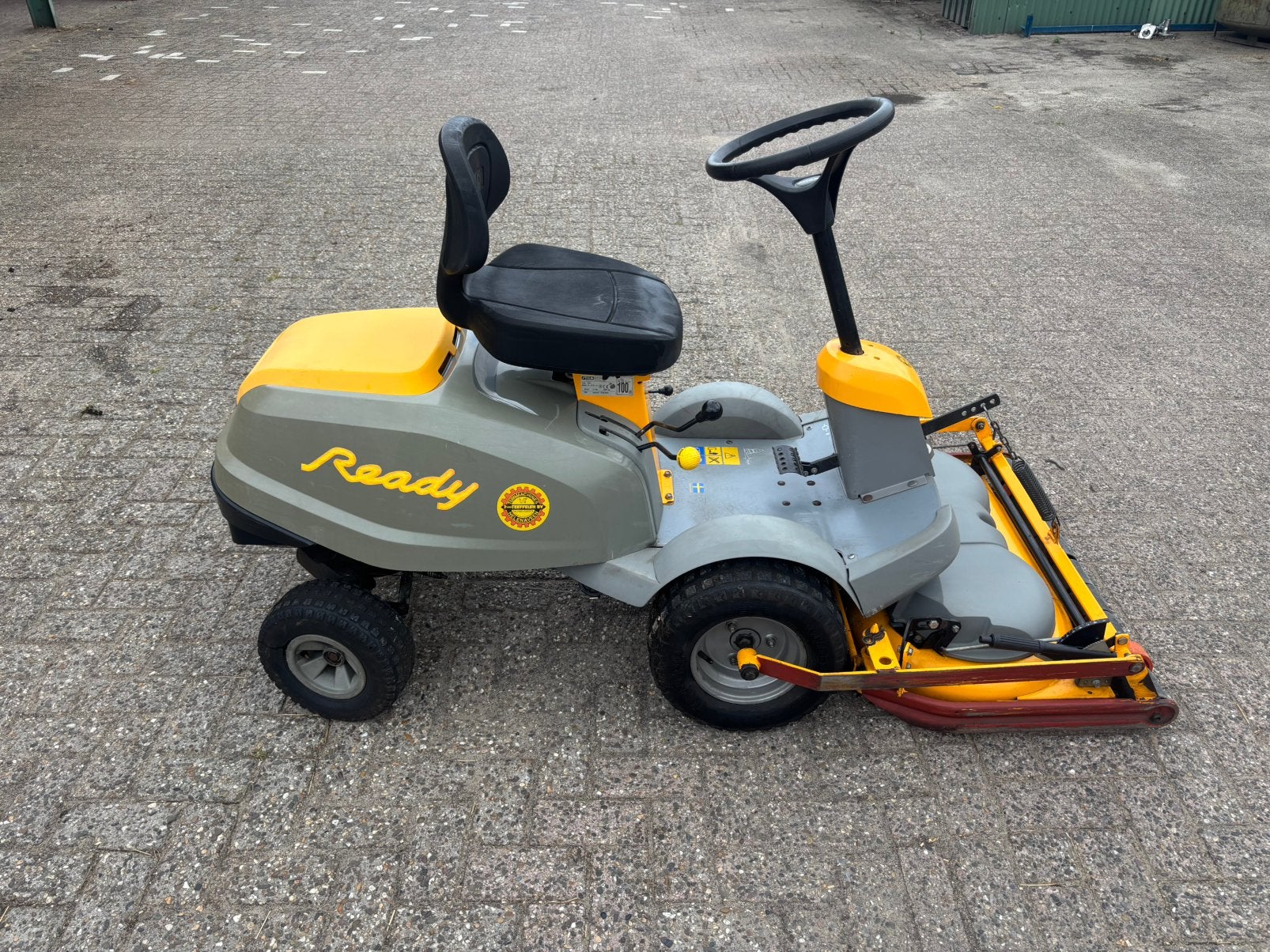 Stiga Ready V301 Frontmaaier / Zitmaaier, Ophalen, Zo goed als nieuw, Versnellingen, Minder dan 90 cm