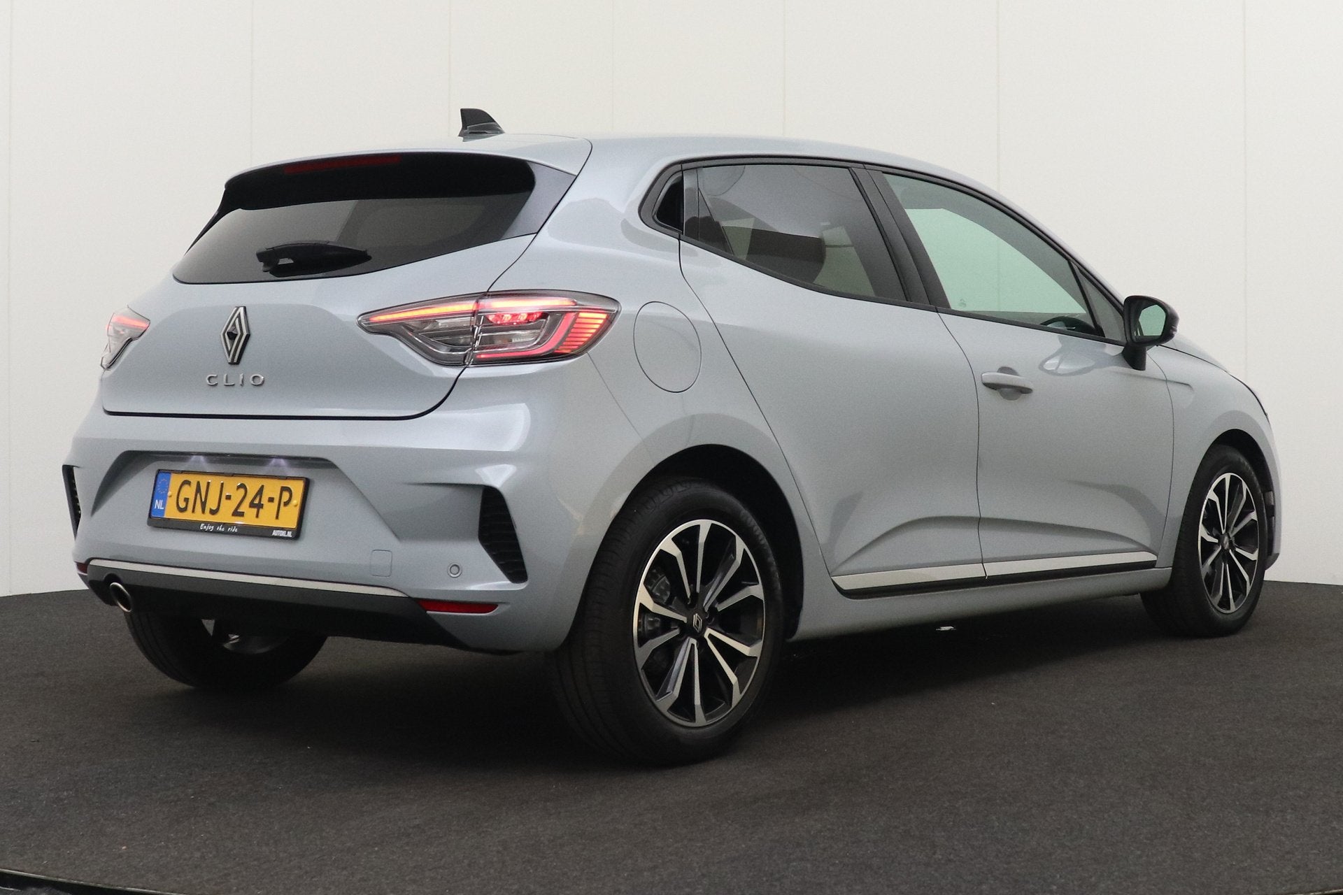 Renault Clio 1.0T 90 PK Techno+ Carplay Camera Climate, Auto's, Voorwielaandrijving, Dealer onderhouden, Leder en Stof, Origineel Nederlands