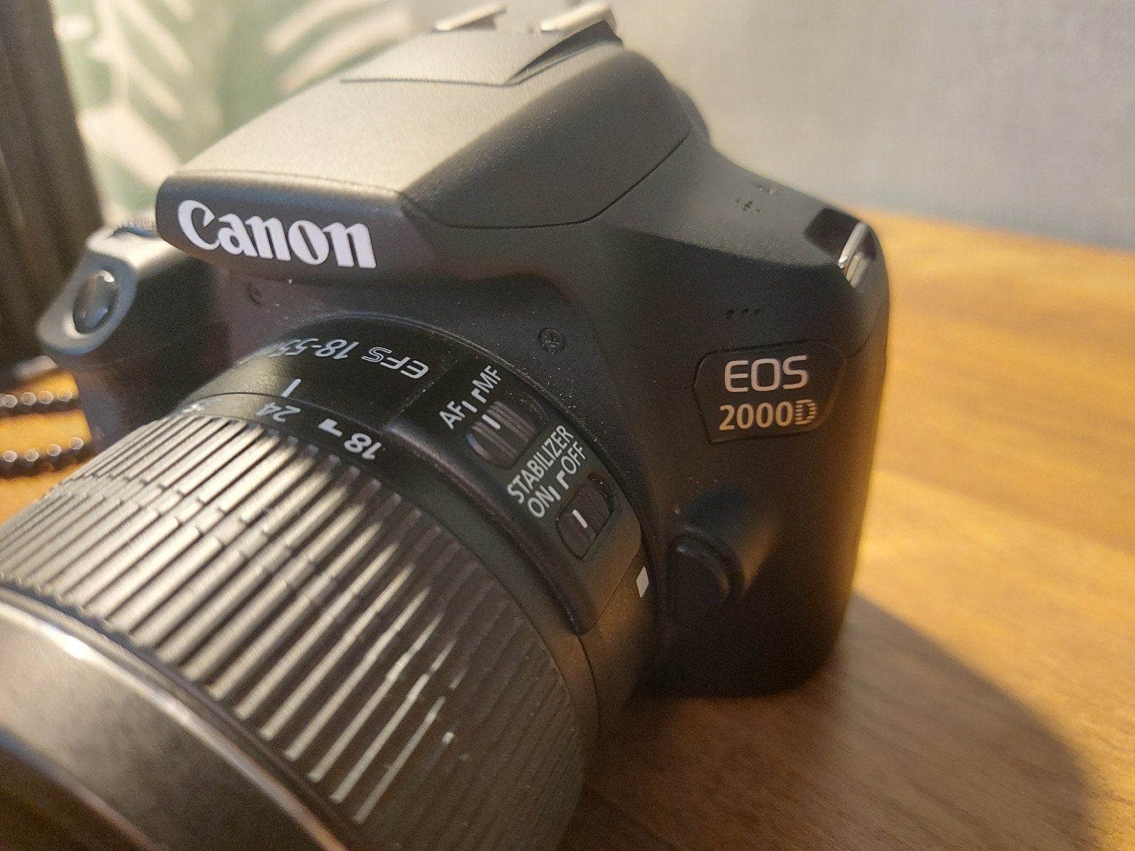 Foto 5 van Canon EOS 2000D Spiegelreflexcamera met accessoires