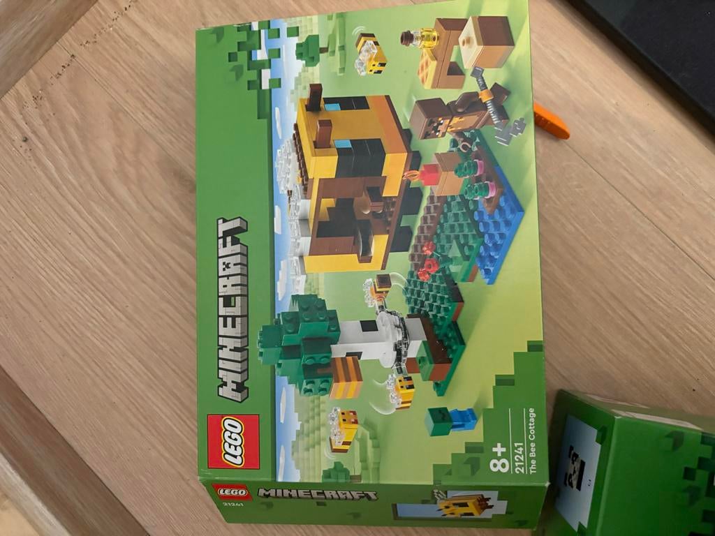 LEGO Minecraft 21241 De Bijen Cottage - zo goed als nieuw, Minecraft, Lego, Nieuw, Ophalen of Verzenden