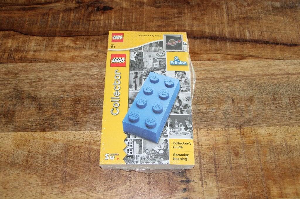 LEGO Collector's Guide 2nd Edition with Exclusive Key Chain, Ophalen of Verzenden, Nieuw, Lego