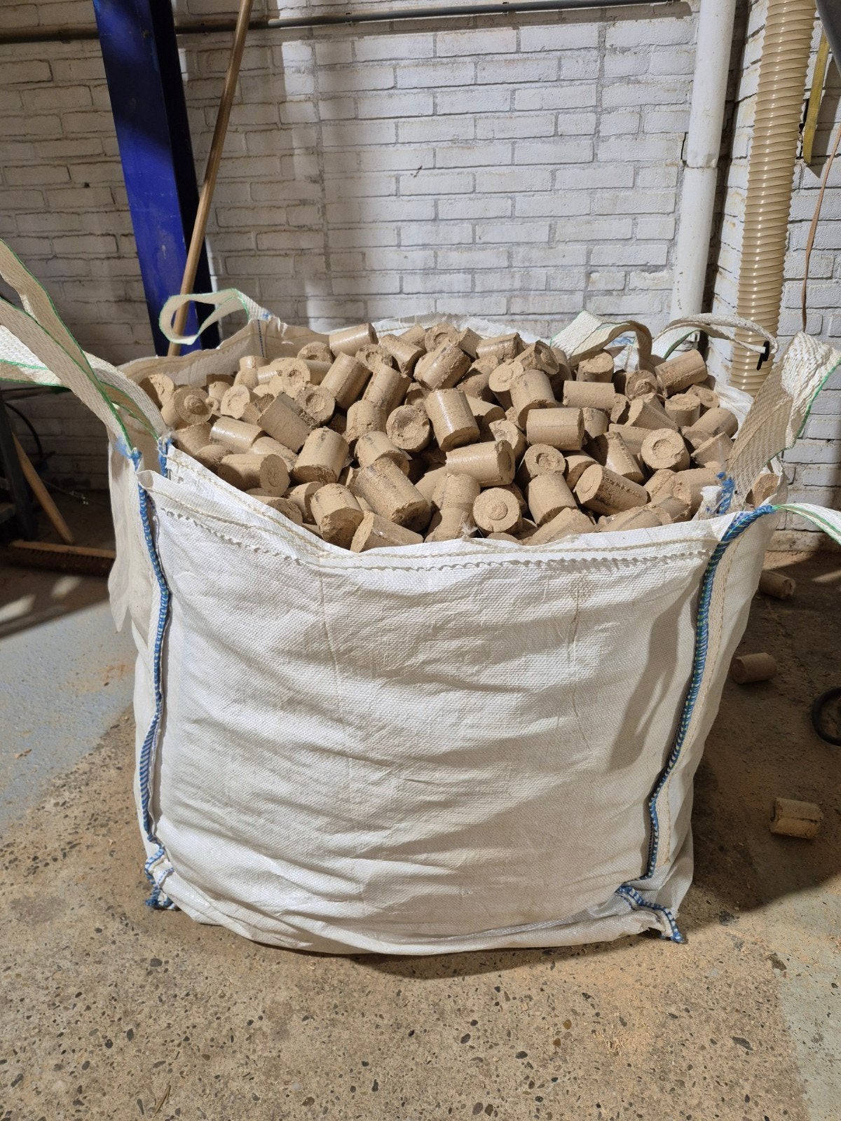 Halve kuub 100% eiken briketten voor schone verbranding, Ophalen