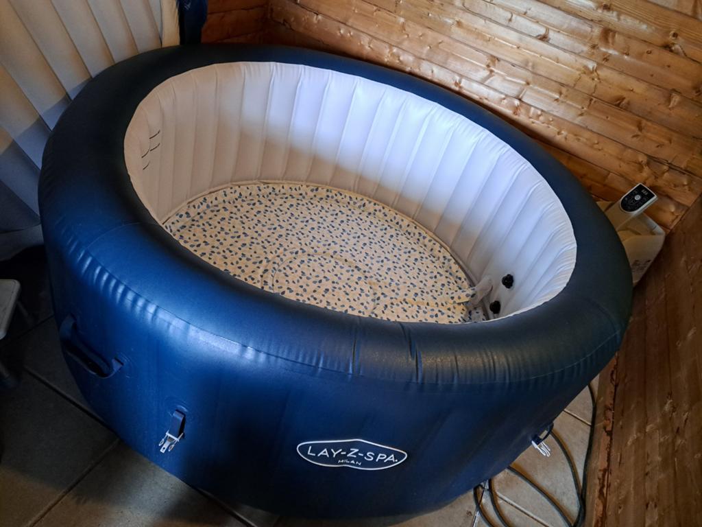 Jacuzzi lay-z-spa milan, Tuin en Terras, Bubbelbaden en Hottubs, Ophalen, Zo goed als nieuw
