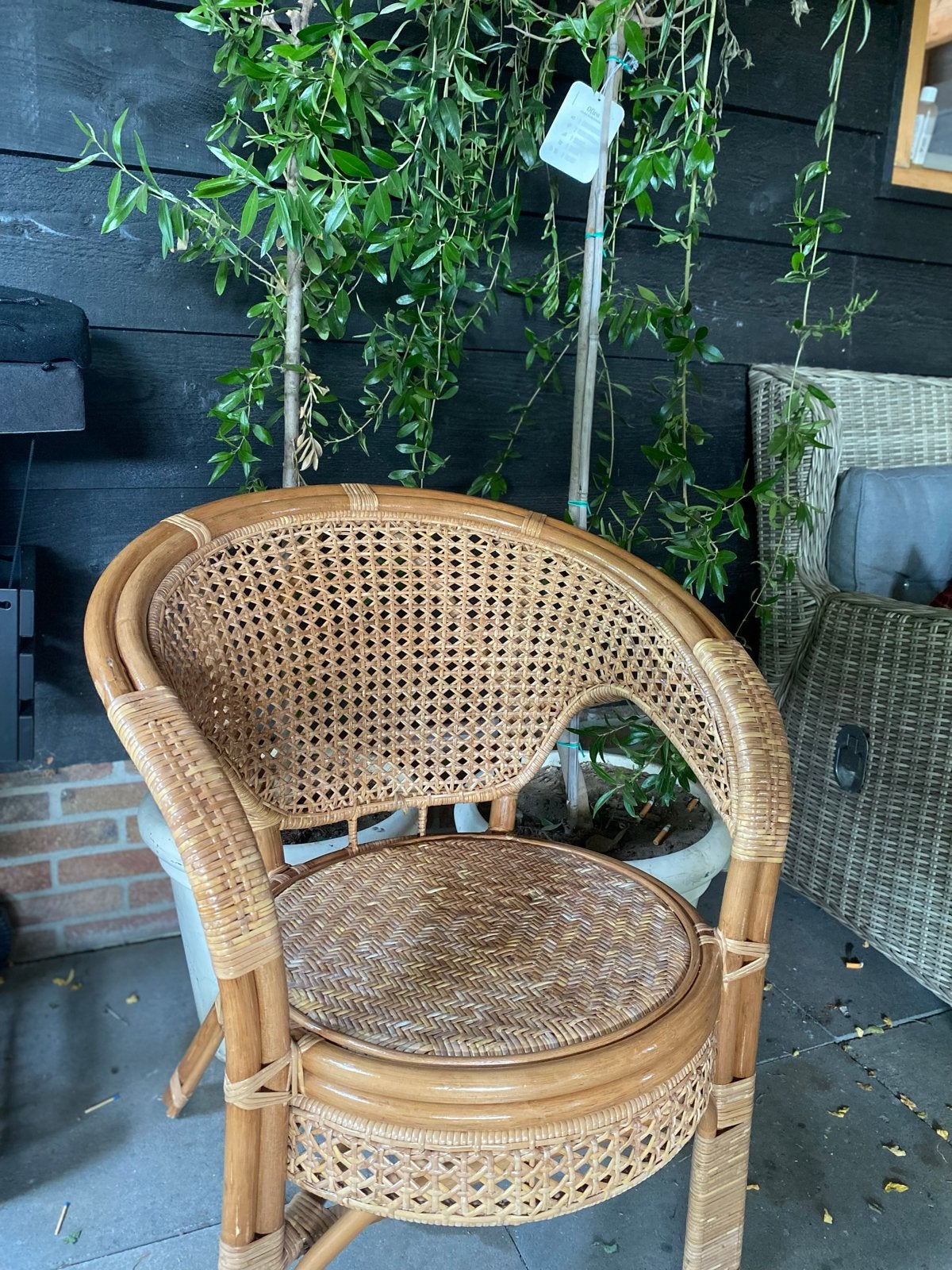 Rotan stoel met gevlochten zitting en rugleuning, Huis en Inrichting, Stoelen, Ophalen, Gebruikt, Bruin, Riet of Rotan