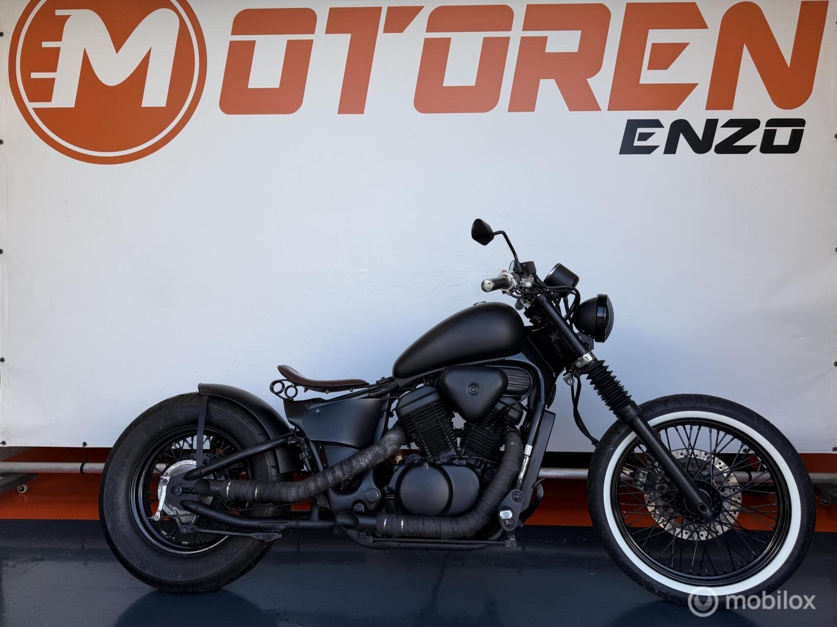 Honda VT600 Shadow CUSTOM BOBBER UNIEK Satin Black 35 KW a2, 583 cc, Chopper, Bedrijf, 12 t/m 35 kW