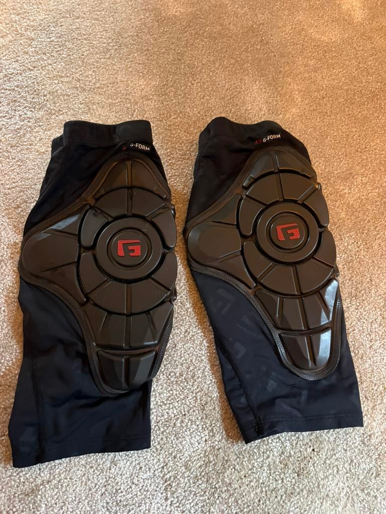 G-foam knie beschermers, Fietsen en Brommers, Fietsen | Crossfietsen en BMX, Ophalen of Verzenden, Zo goed als nieuw, Aluminium