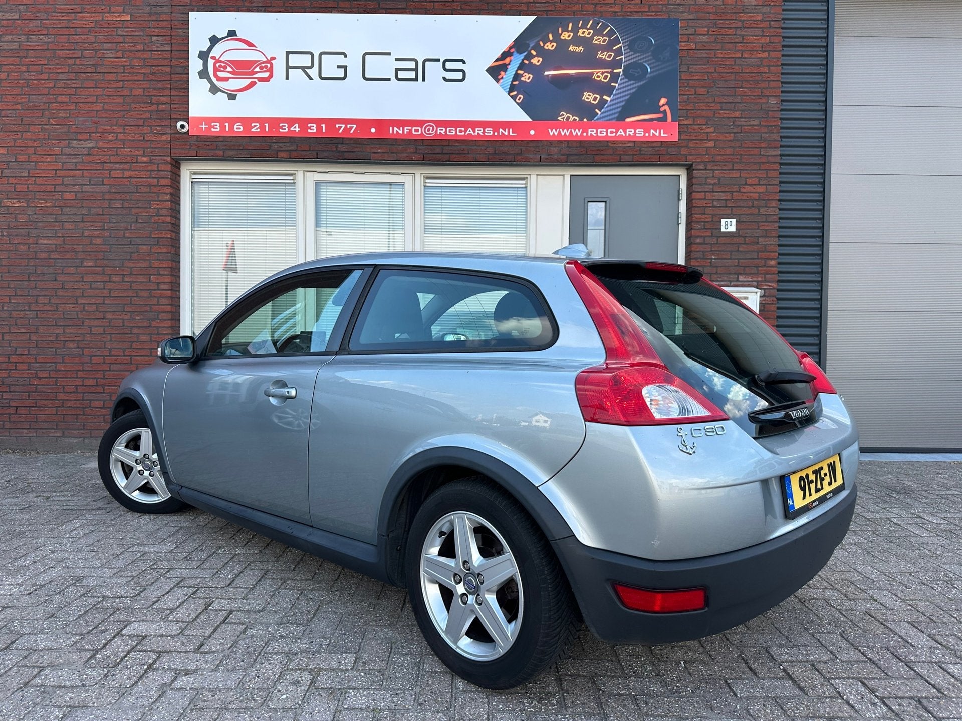 Volvo C30 2.4i Momentum / Airco / LM / NAP / AUT, Auto's, Volvo, Metallic lak, Gebruikt, 4 stoelen, Bedrijf