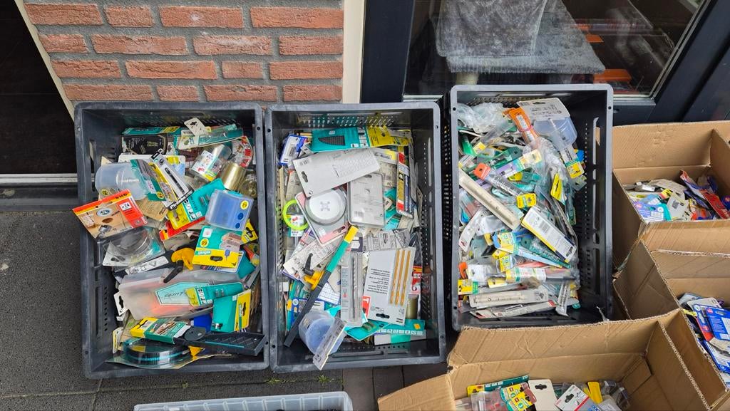 Grote partij diverse ongeveer3500 ijzerwaren en gereedschap, Ophalen, Nieuw