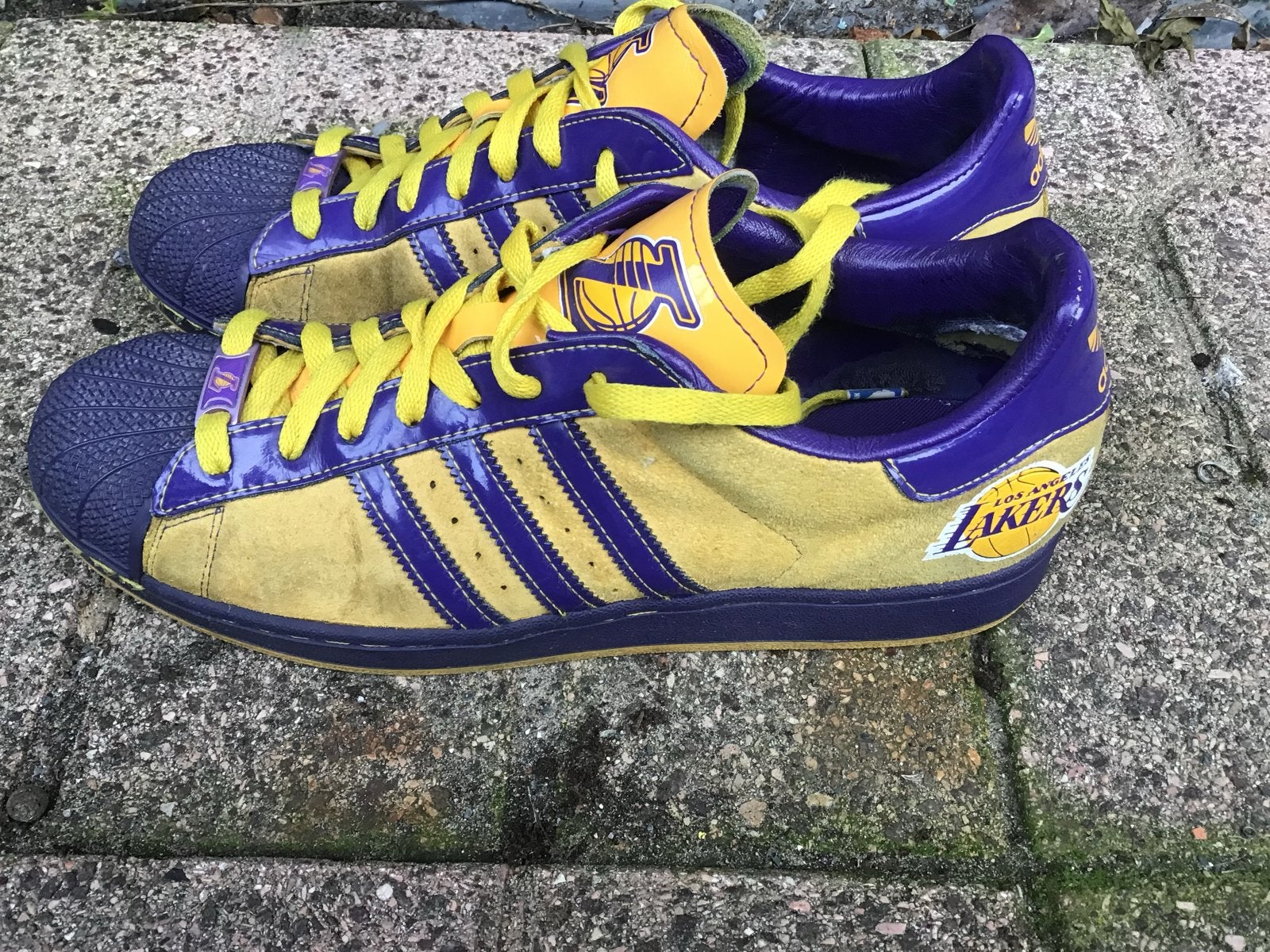 Vintage Adidas Lakers Sneakers - Maat 45 1/3 - Collectors It, Ophalen of Verzenden, Gedragen, Overige kleuren, Sneakers of Gympen