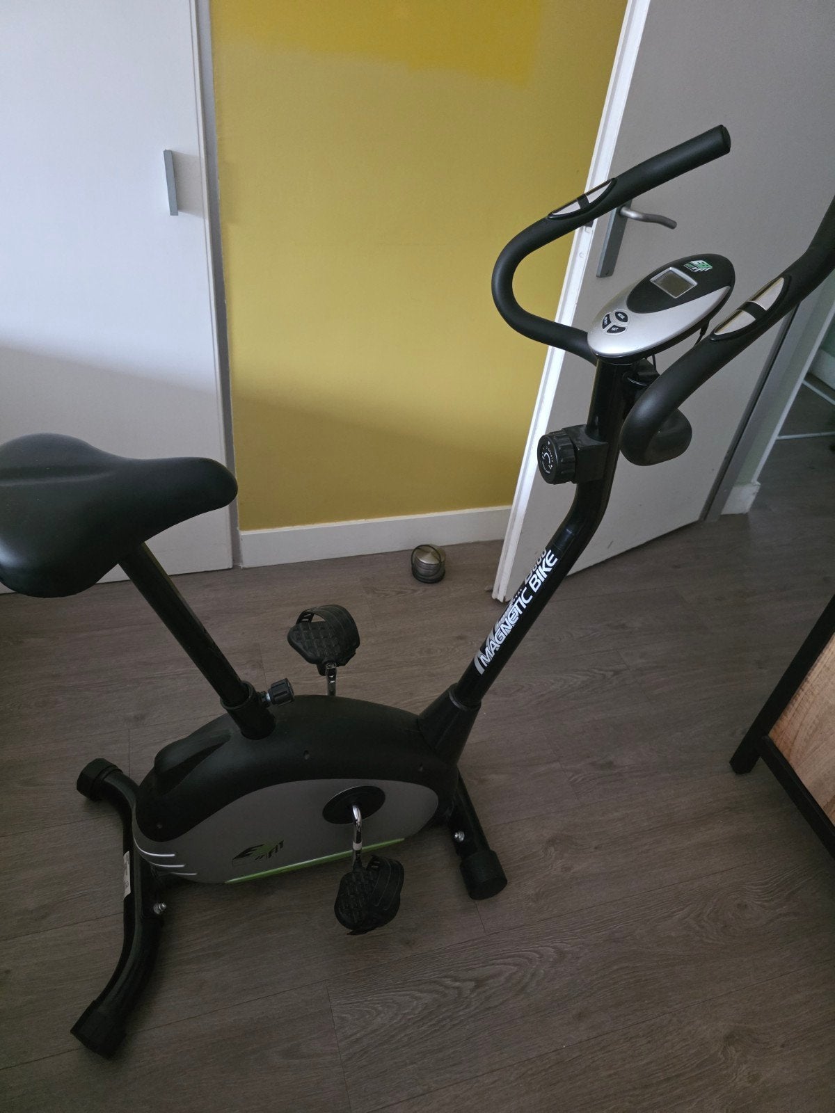 Hometrainer - Magnetic Bike, trainingfiets, Sport en Fitness, Ophalen, Gebruikt, Metaal, Benen