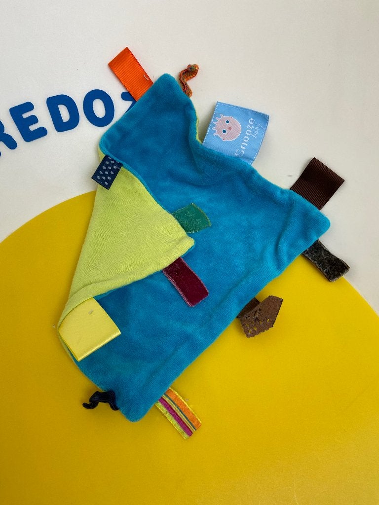 K1550  snoozebaby snooze baby doekje geel blauw, Ophalen of Verzenden, Zo goed als nieuw, Overige typen