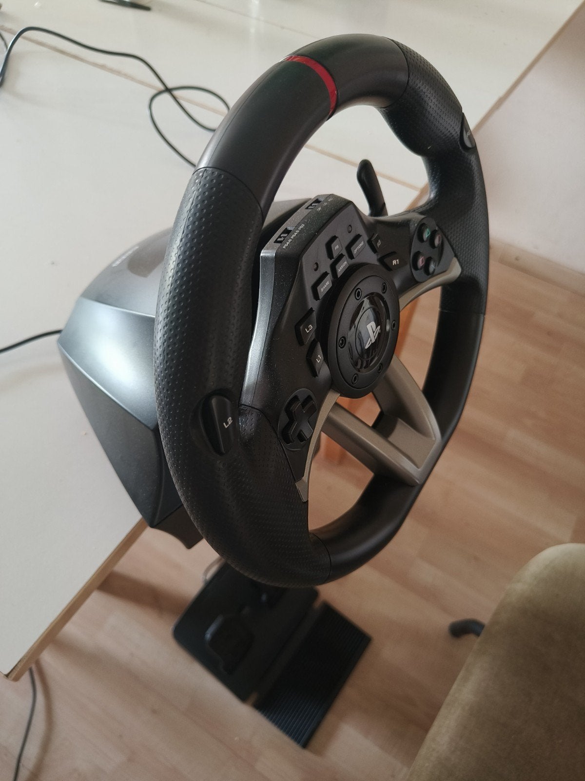 Hori Apex racestuur met pedalen voor PlayStation/PC, Racestuur, Force feedback, Zo goed als nieuw, Logitech
