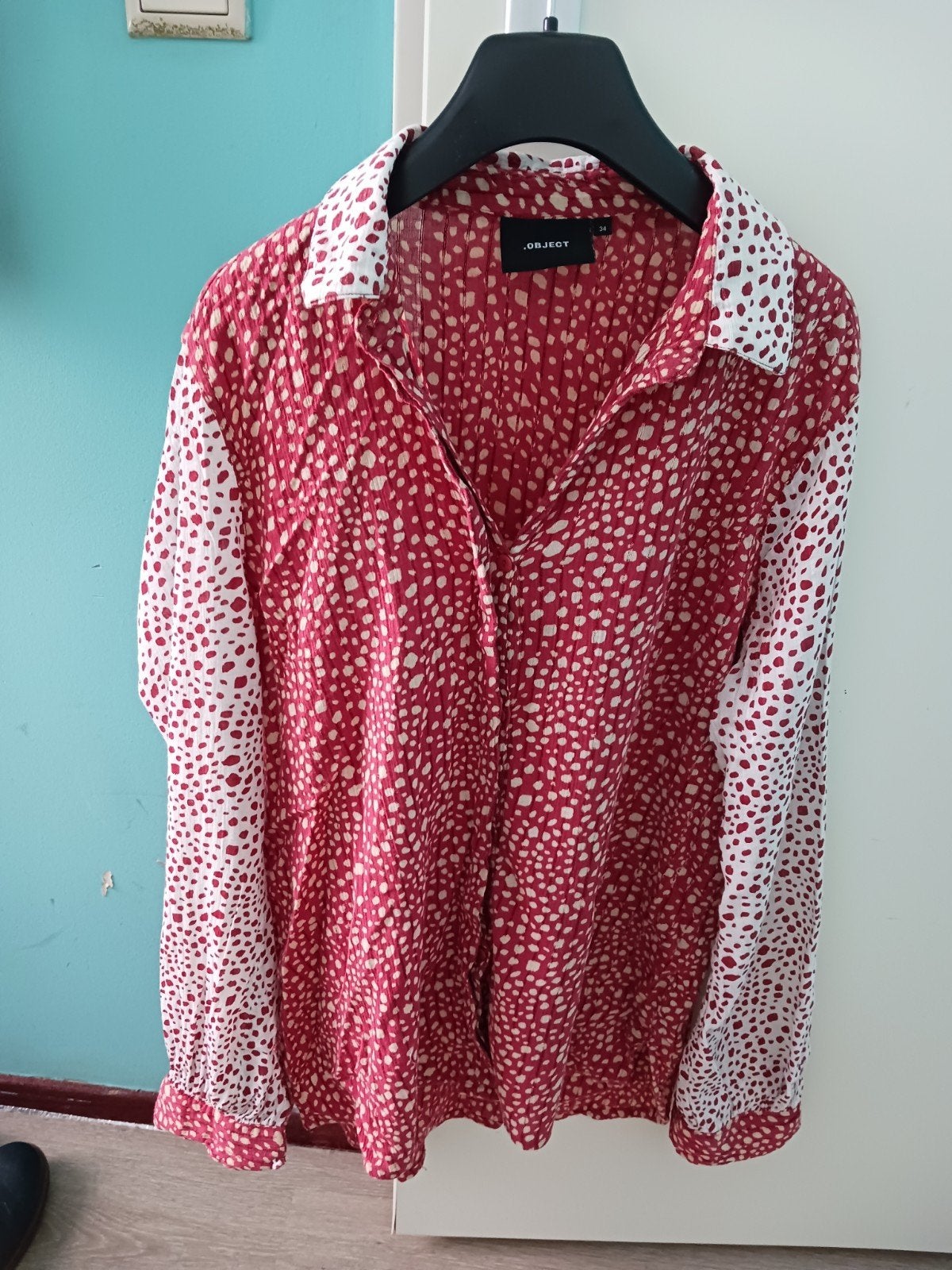 Stijlvolle .OBJECT Blouse - Rood met Witte Stippen, Maat 34, Kleding | Dames, Blouses en Tunieken, Maat 38/40 (M), Ophalen of Verzenden