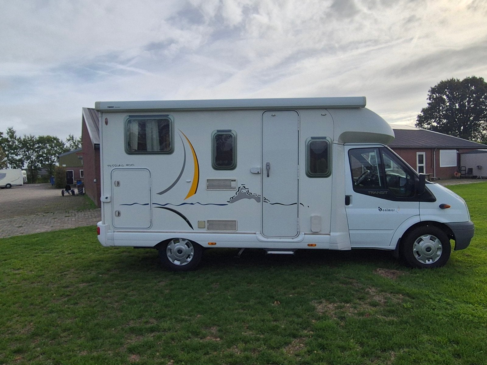 Mooie compacte camper ( 2011 ), Caravans en Kamperen, Rondzit, Particulier, Hymer, 6 tot 7 meter