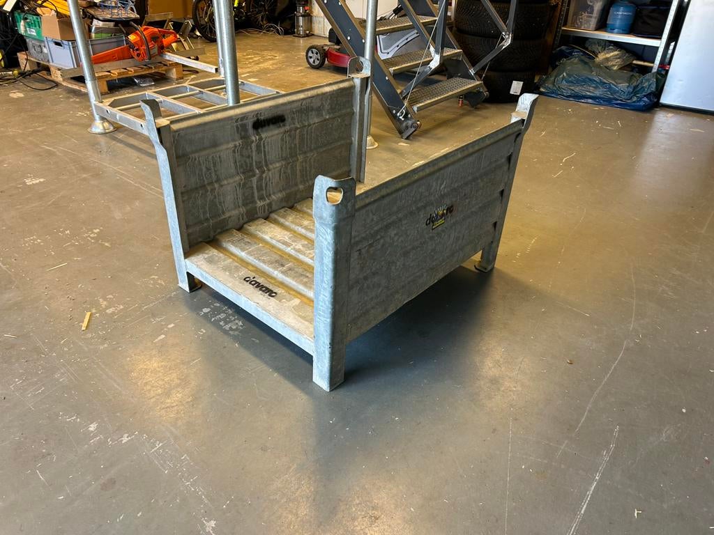 Stapelbak staal, Doe-het-zelf en Verbouw, Transportwagens, 100 liter of meer, Ophalen of Verzenden, Zo goed als nieuw, Transportkar