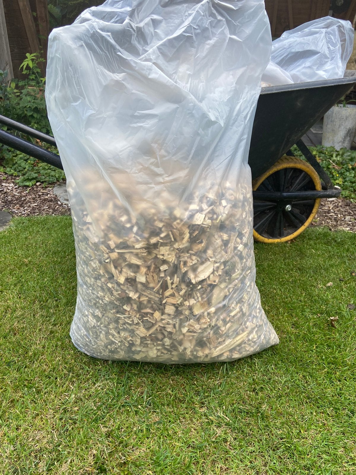 70 a 80 liter houtsnippers per zak., Tuin en Terras, Ophalen, Boomschors