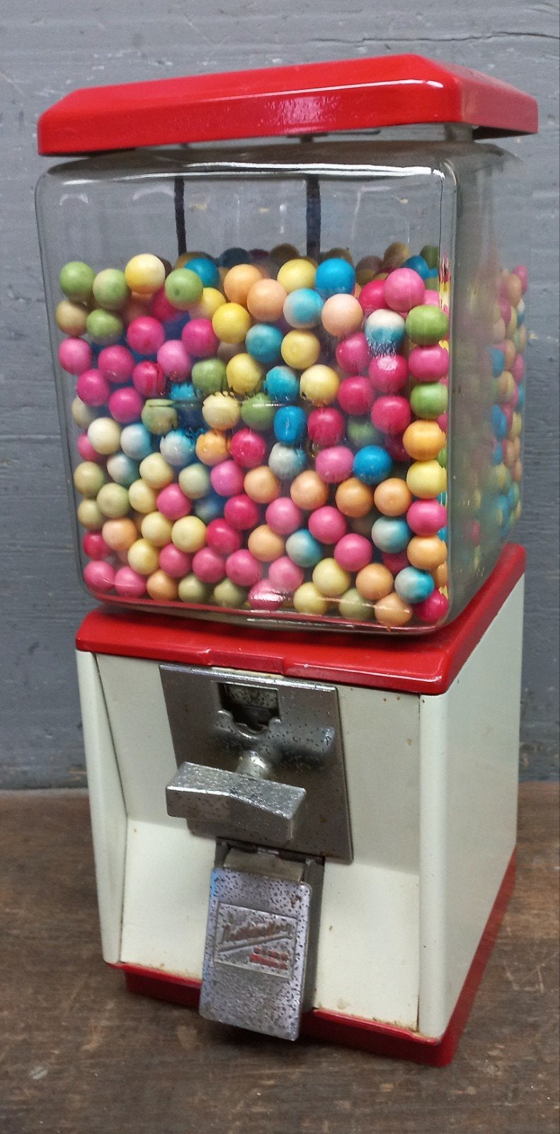kauwgomballen automaat northwestern, Ophalen, Gebruikt