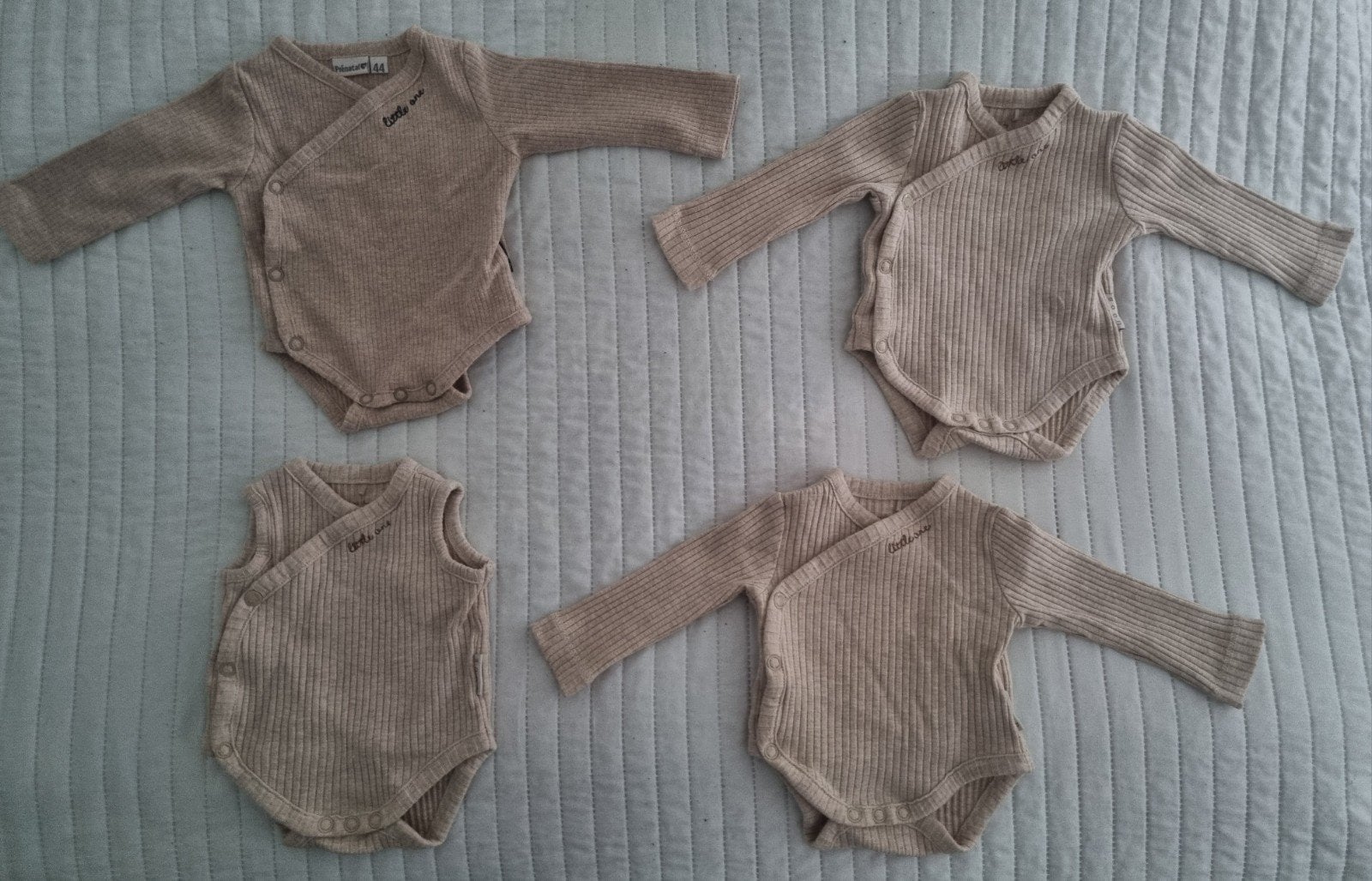 4 x overslag prematuur rompertjes maat 44 beige bruin romper, Zo goed als nieuw, Prenatal, Shirtje of Longsleeve, Verzenden