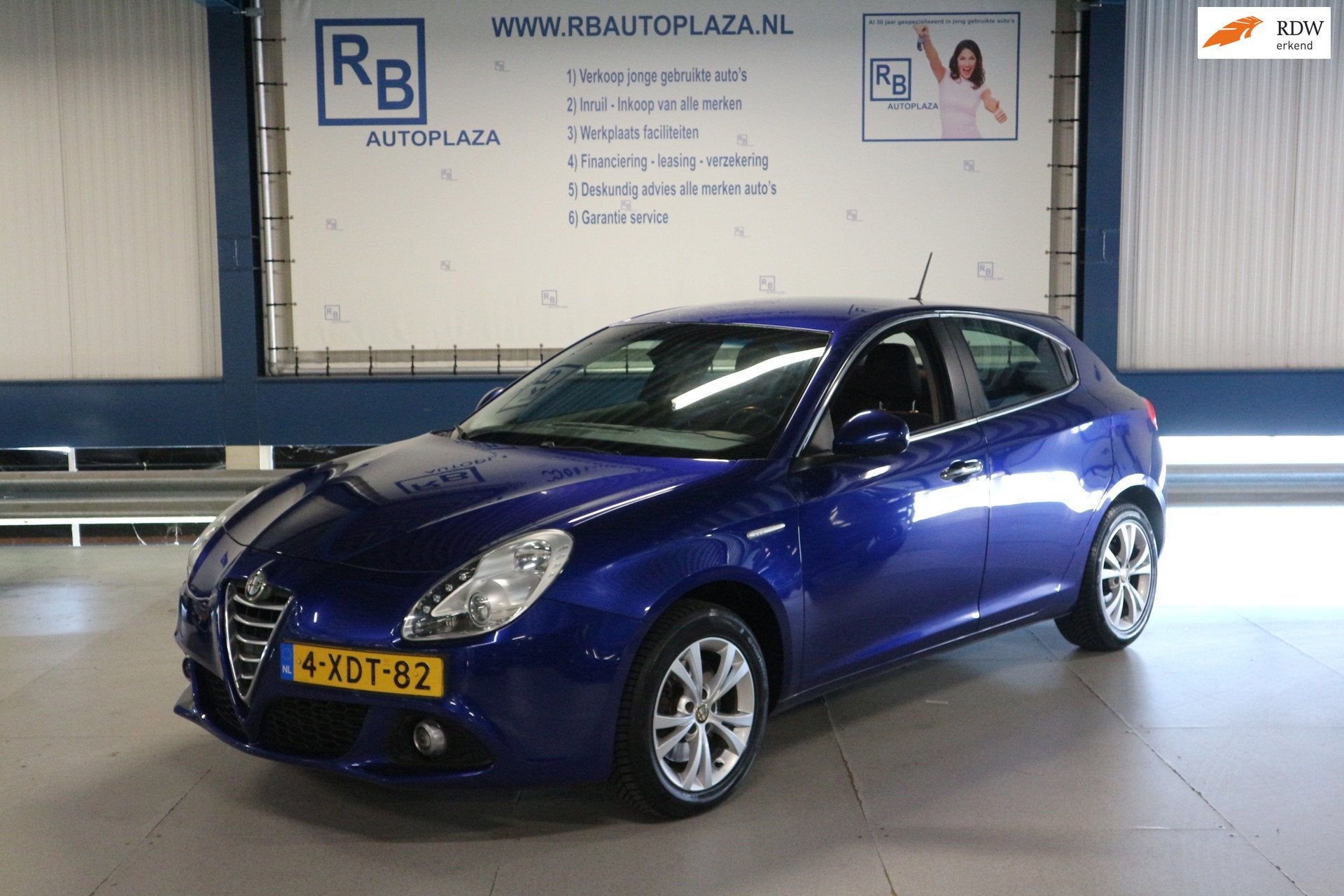 Alfa Romeo Giulietta 1.4 T Distinctive Lusso / AUTOMAAT / NA, Auto's, Euro 6, 4 cilinders, Blauw, Origineel Nederlands