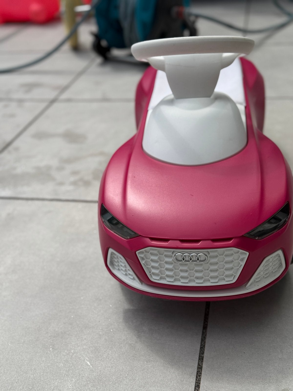 Audi speelgoed auto roze - zo goed als nieuw, Ophalen, Zo goed als nieuw