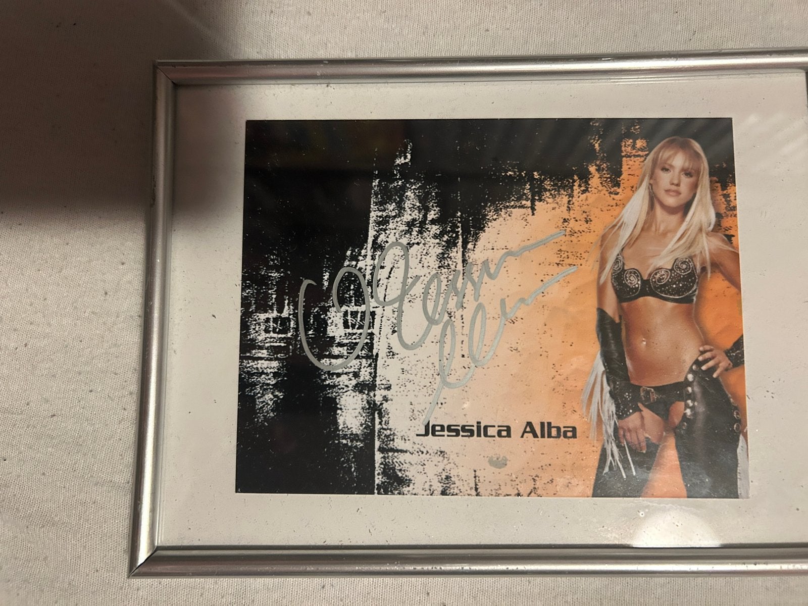 Gesigneerde foto Jessica Alba - Sin City (Ansichtkaart), Gebruikt, 1980 tot heden, Foto, Ophalen of Verzenden