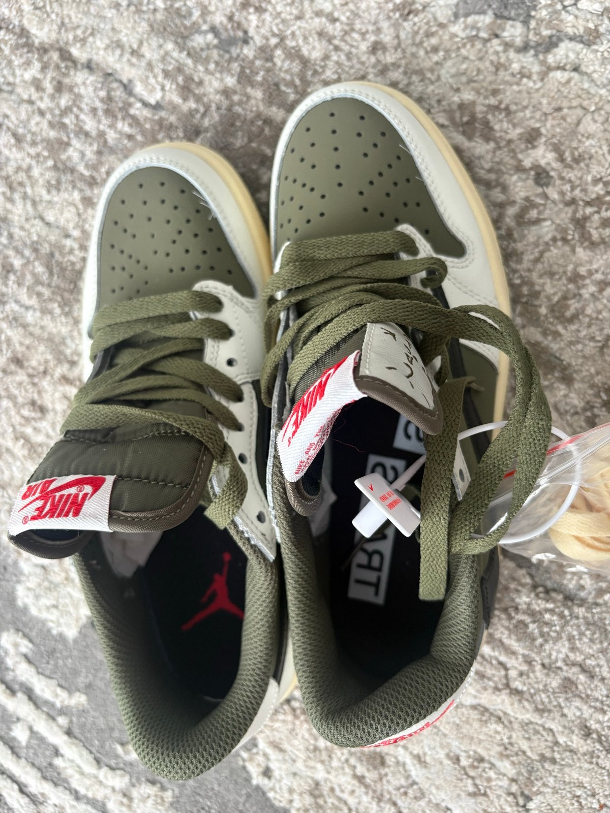 Nike Air Jordan 1 Low Travis Scott Olive Sneakers, Ophalen of Verzenden, Nieuw, Overige kleuren, Sneakers of Gympen