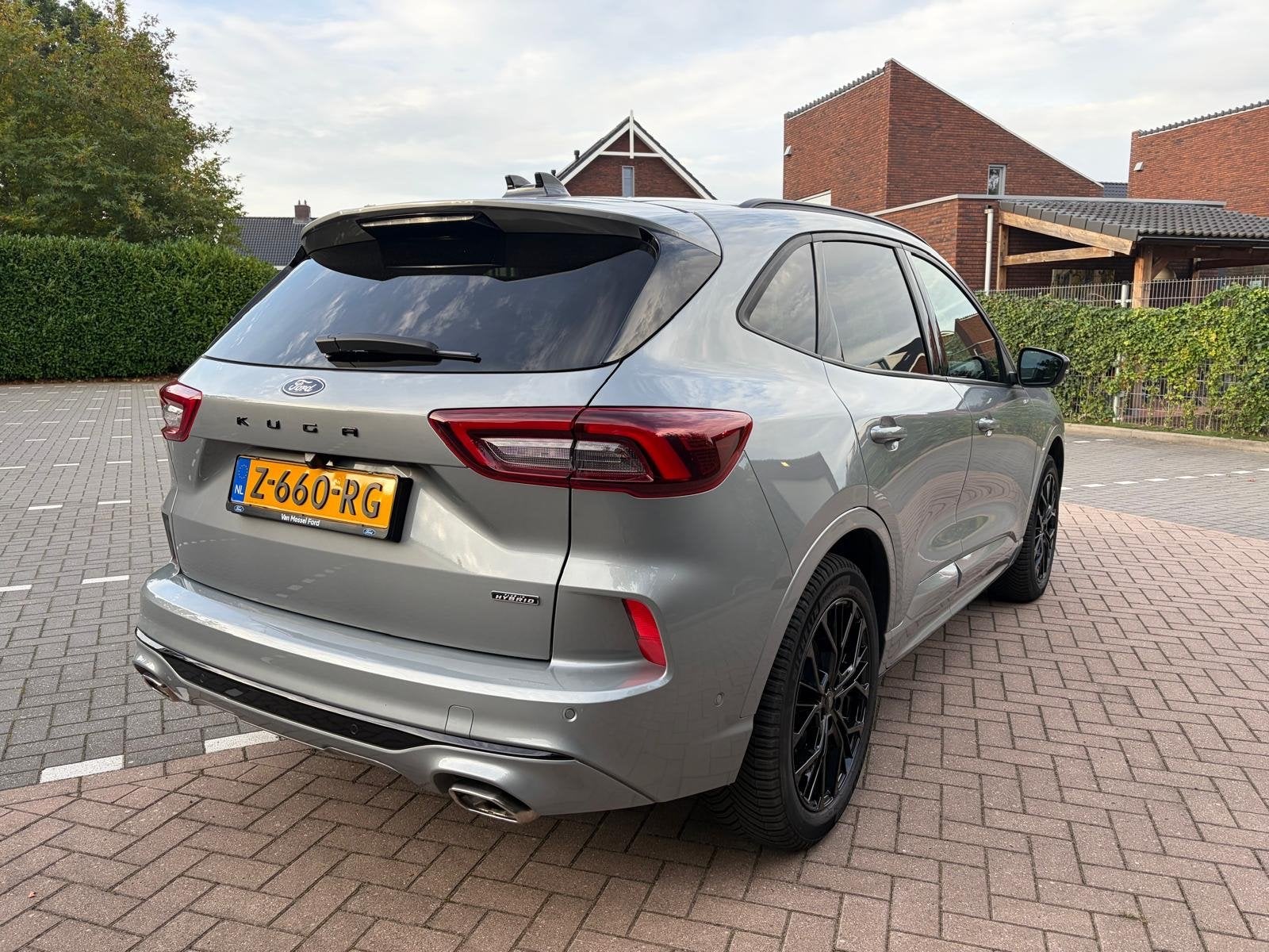 Foto 5 van Ford Kuga 2.5 PHEV St-line X Black Style | Trekhaak | Winter