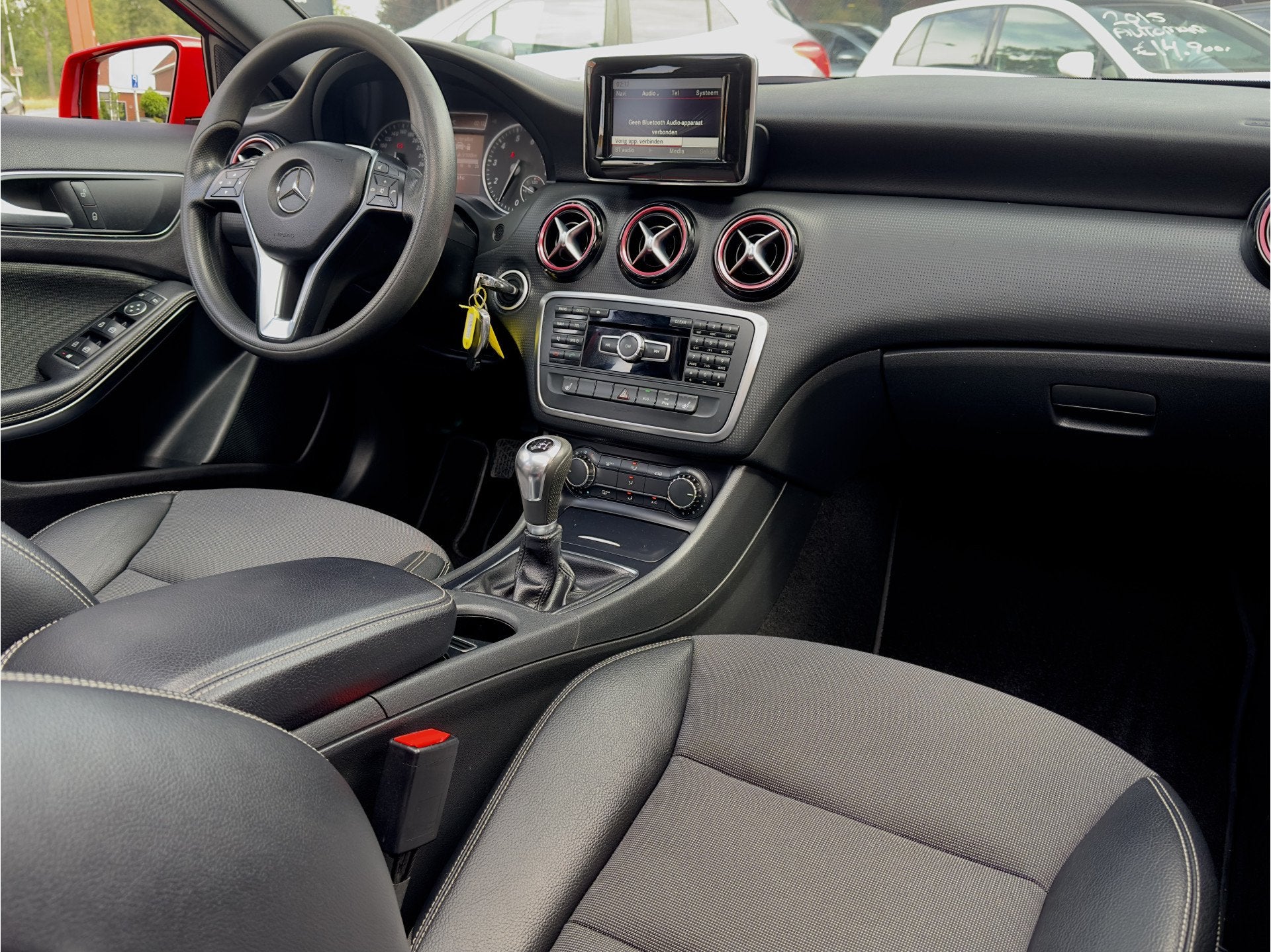 Mercedes-Benz A-Klasse 180 AMG STYLING PANODAK LEDER NAVI AI, Auto's, Voorwielaandrijving, Gebruikt, Euro 6, 4 cilinders