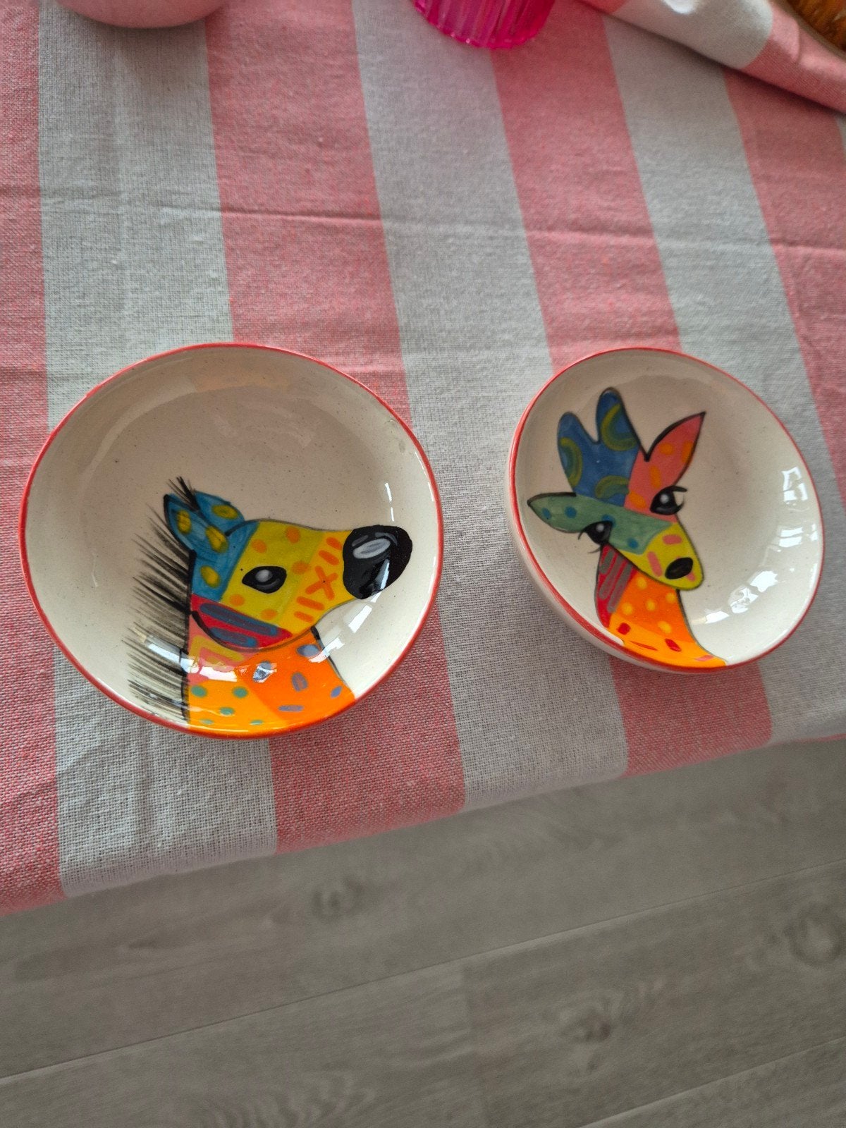 Set van 2 handbeschilderde schaaltjes met dierenprint, Handbeschilderd, Porselein of Keramiek, Schaal, Rond