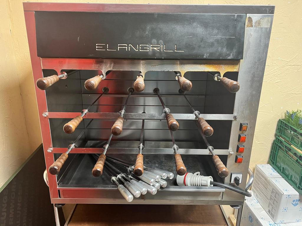 Churrasco zwaarden grill 380v en div inventaris, Zakelijke goederen, Horeca | Meubilair en Inrichting, Ophalen, Gebruikt, Complete inventaris