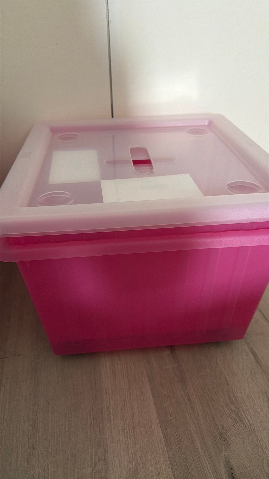 2x roze opberg bak, Ophalen, Zo goed als nieuw